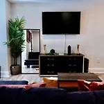Private English Basement In Capitol Hill